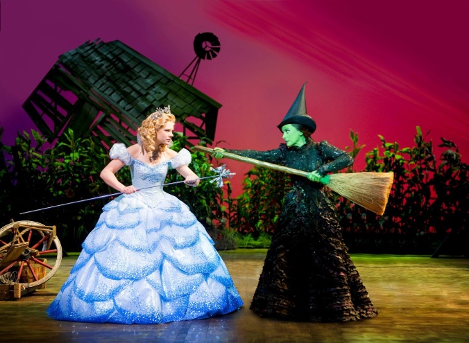 Gina Beck and Louise Dearman as Elphaba and Glina, respectively. 